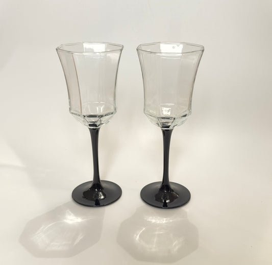 Luminarc Octime rødvinsglas med sort stilk — fransk retrodesign fra 80’erne - Frøken Lilly