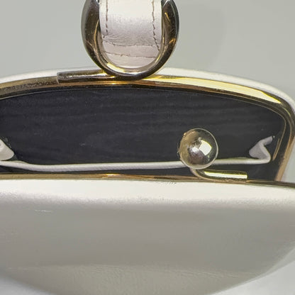 Beautiful white leather clutch bag with wristlet strap – 1960