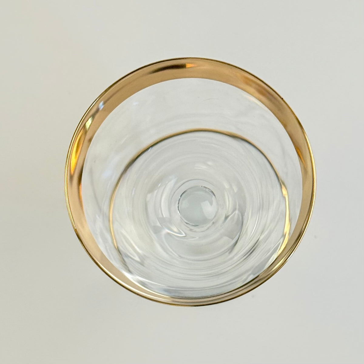 Lyngby Glas Tosca rødvinsglas med bred ciseleret guldkant, 12 cm