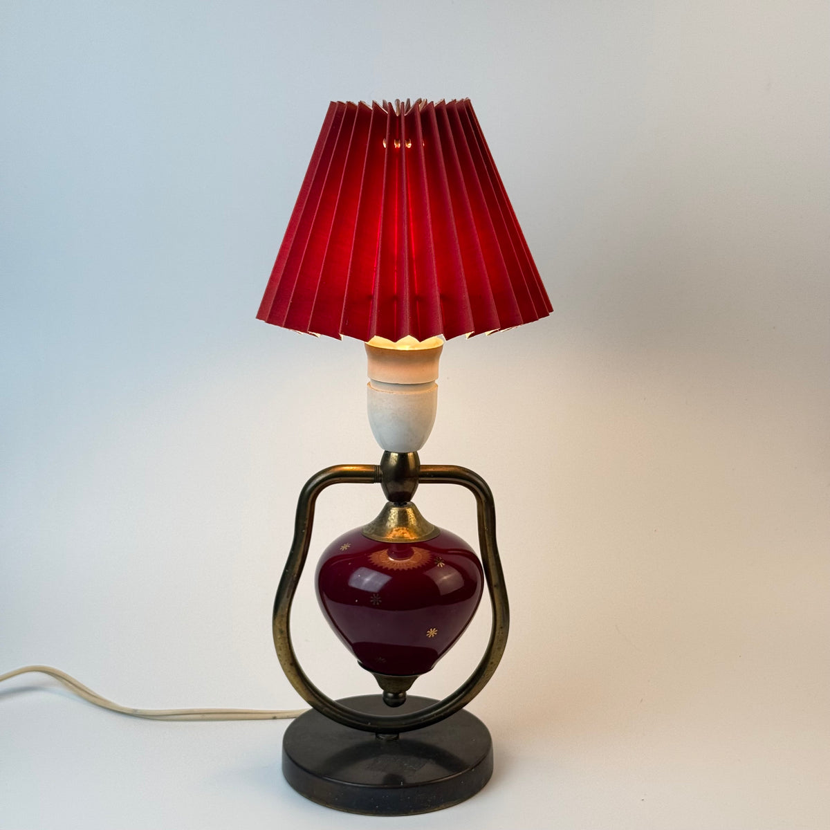Vintage kombinationslampe massiv messing og rødt porcelæn – bord- og væglampe