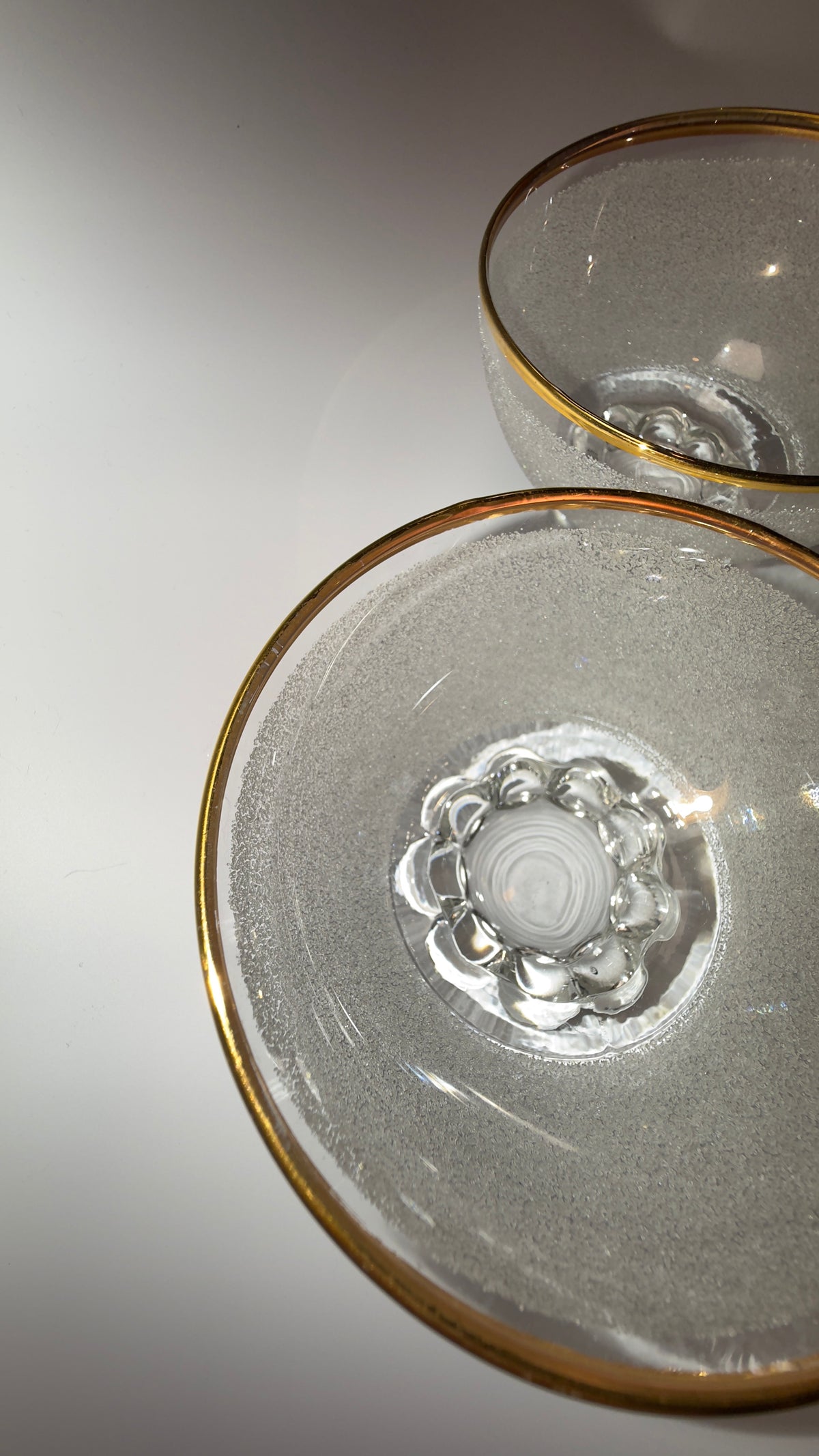 Coupe glass set with rough granulated glass surface and gold edge