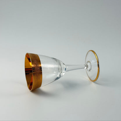 Lyngby Glas Tosca snapseglas i krystal med bred ciseleret guldkant, 1960'erne