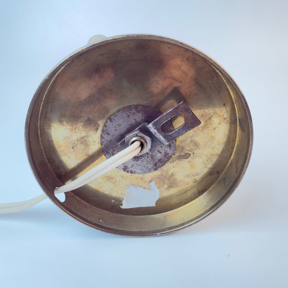 Vintage kombinationslampe massiv messing og rødt porcelæn – bord- og væglampe