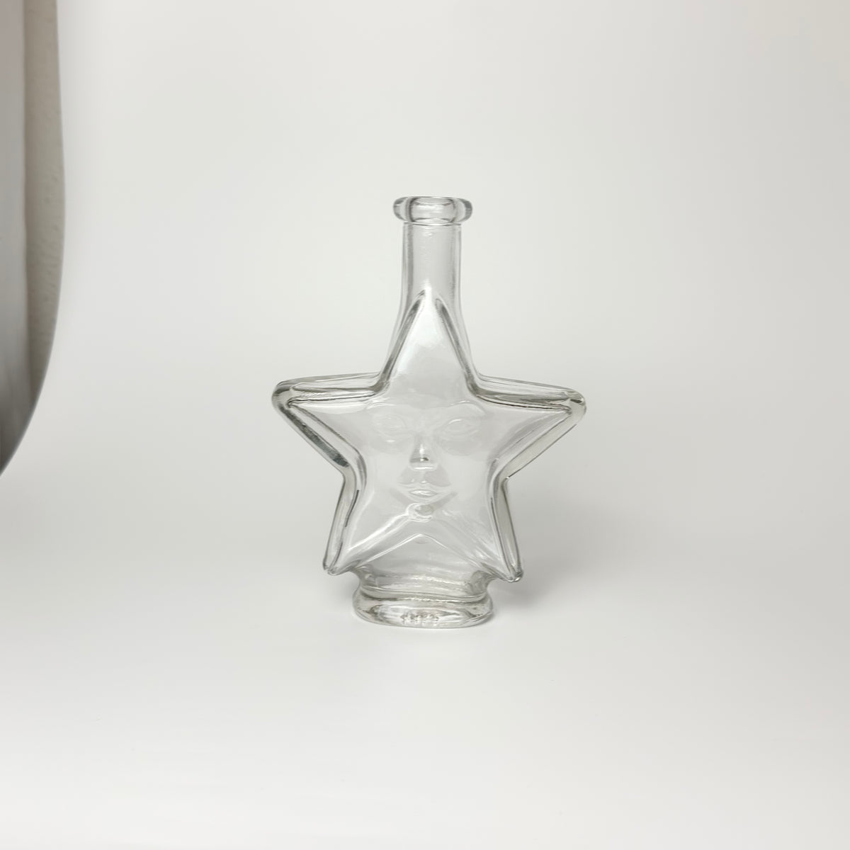 Vintage star carafe in clear glass with face – 18 cm