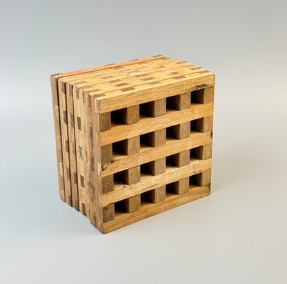 Vintage bordskånere i fingersamlet træ – sæt med 7 – 10,5 × 10,5 cm