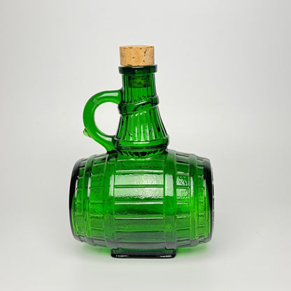 Belgisk vintage karaffel i grønt glas – tøndeform - Frøken Lilly