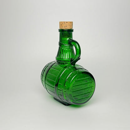 Belgisk vintage karaffel i grønt glas – tøndeform - Frøken Lilly
