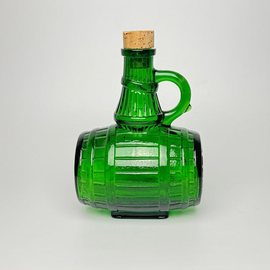 Belgisk vintage karaffel i grønt glas – tøndeform - Frøken Lilly