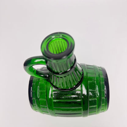 Belgisk vintage karaffel i grønt glas – tøndeform - Frøken Lilly