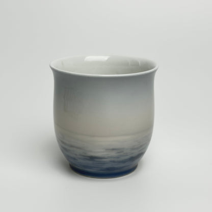 Bing & Grøndahl porcelænsbæger med sejlbåd – nr. 87/8 601A - Frøken Lilly
