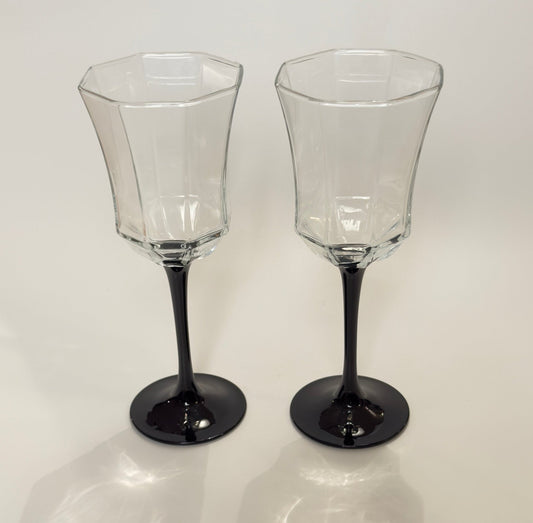 Luminarc Octime rødvinsglas med sort stilk — fransk retrodesign fra 80’erne - Frøken Lilly