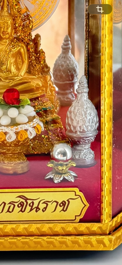 Thailandsk Phra Phuttha Chinnarat Buddha i montre - Frøken Lilly