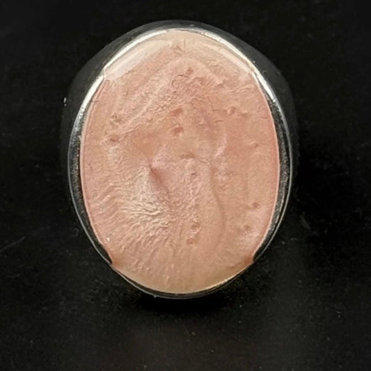 Vintage brutalistisk statementring i forsølvet metal med rosa resin - Frøken Lilly