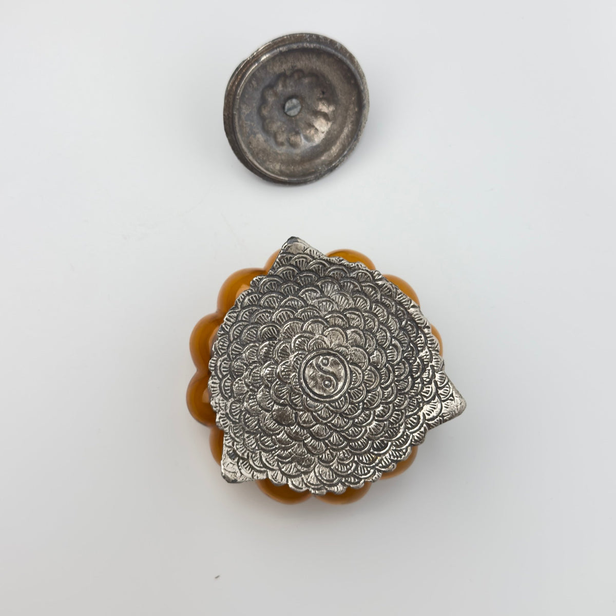 Vintage ravfarvet indisk glaskrukke/smykkeskrib med metallåg – 1970’erne - Frøken Lilly